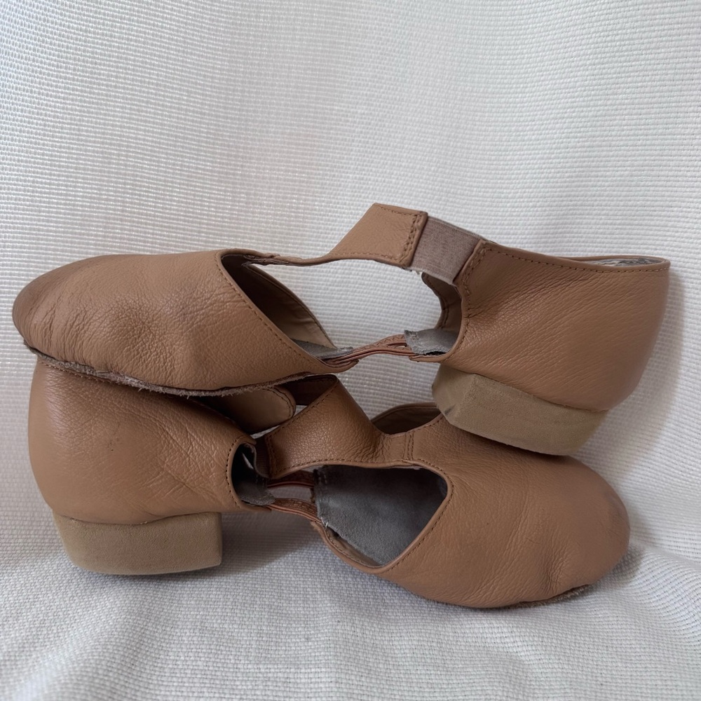 Revolution Dancewear Grecian Sandal Tan Jazz Shoe T Strap Size 5 - Picture 6 of 9